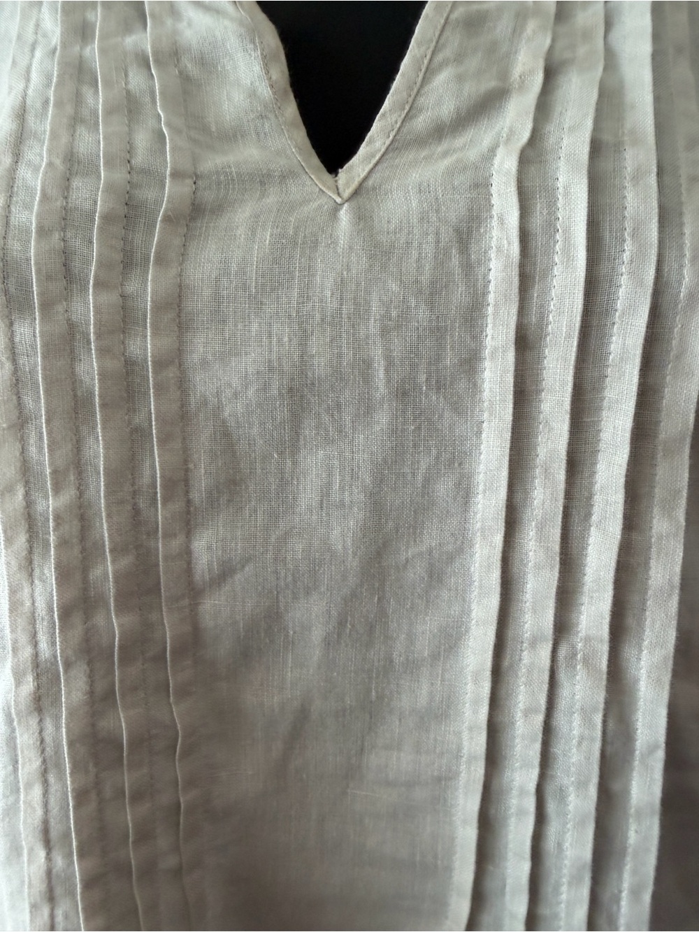 Women's Light Gray Linen V-Neck Pintuck Tunic - Picture 3 of 3